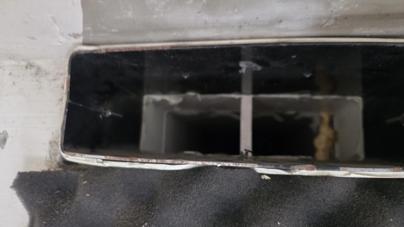합정동 HVAC 디퓨저 그릴 교체 후 근접 사진